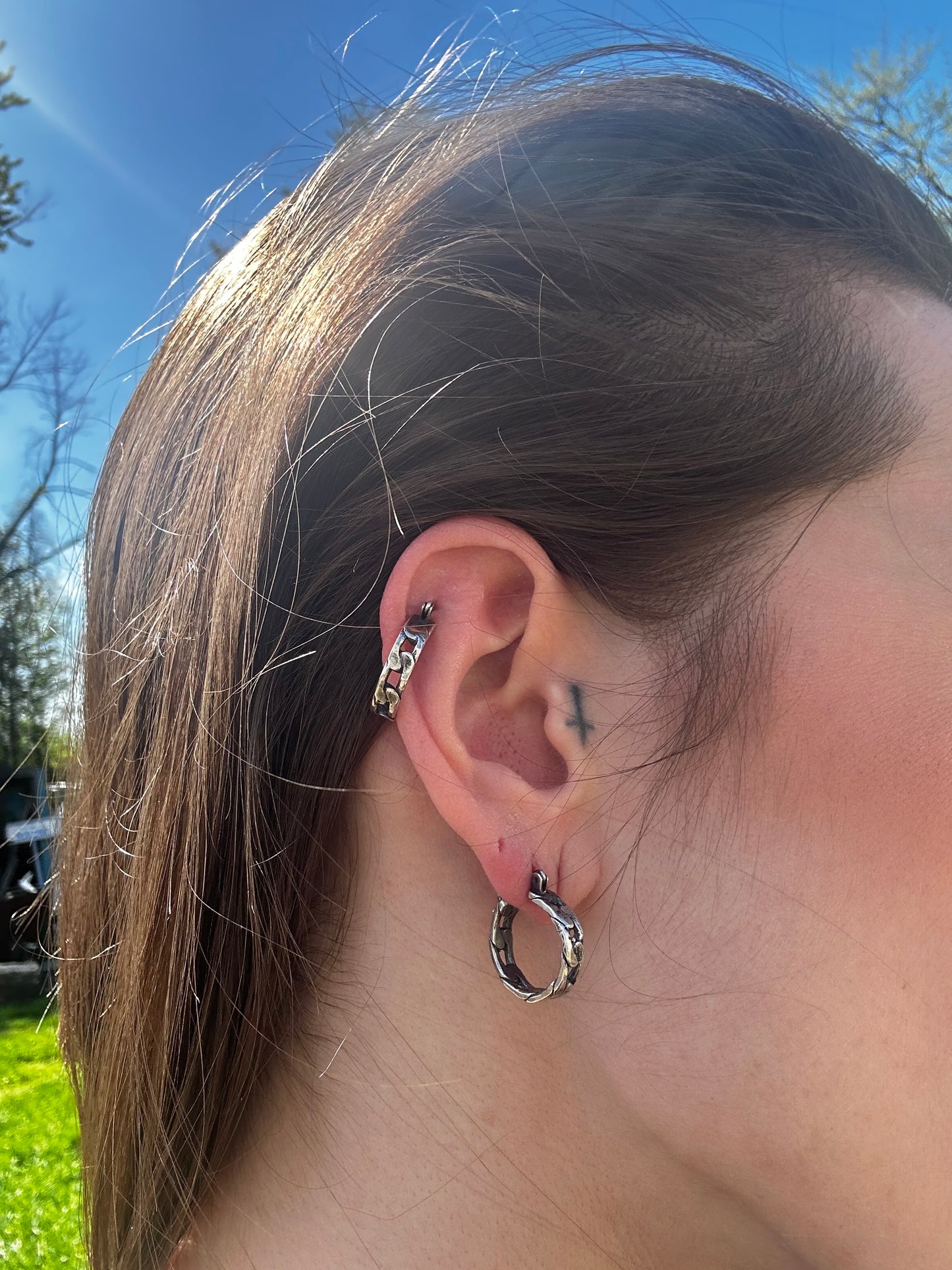 Mini curb chain hoops