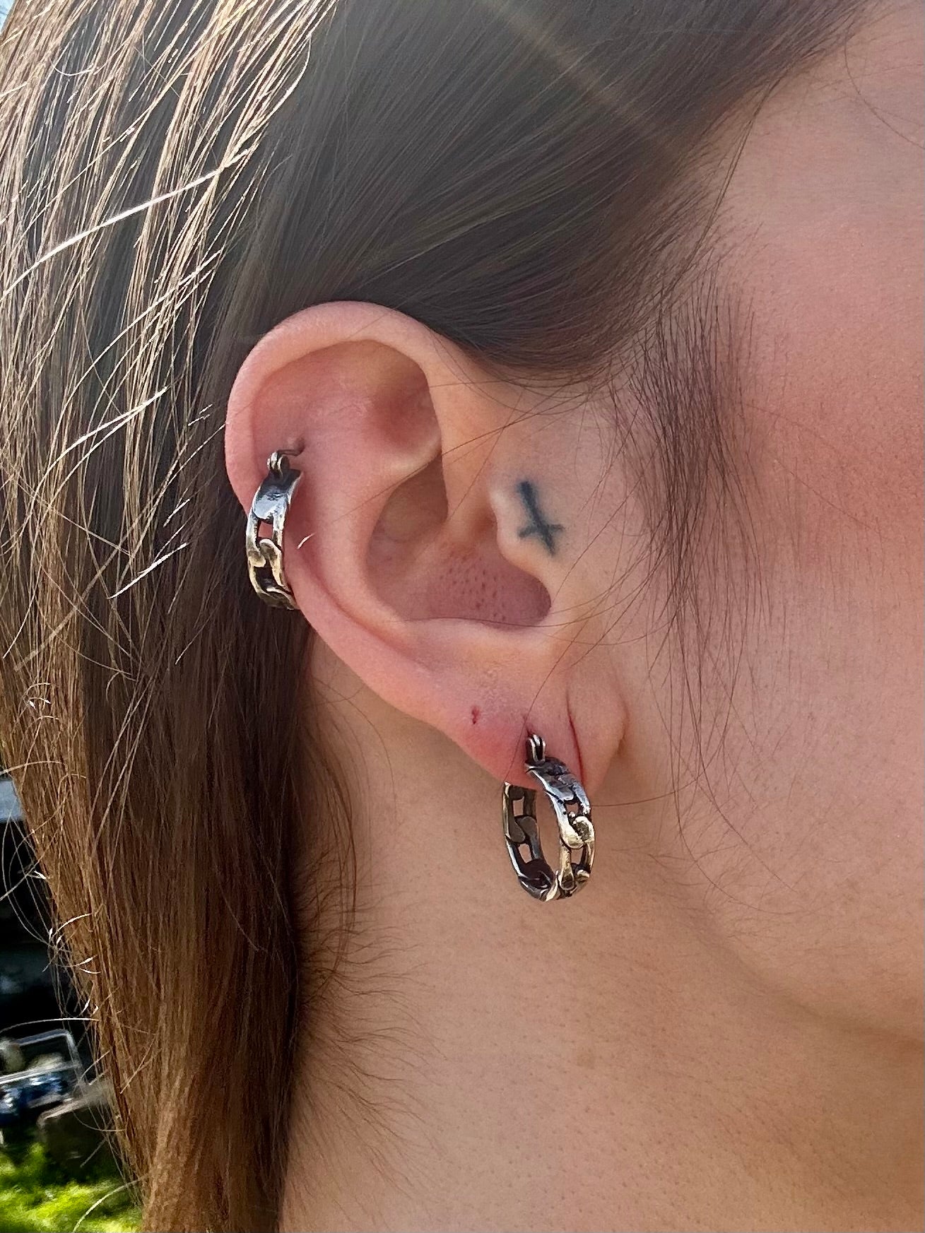 Mini curb chain hoops