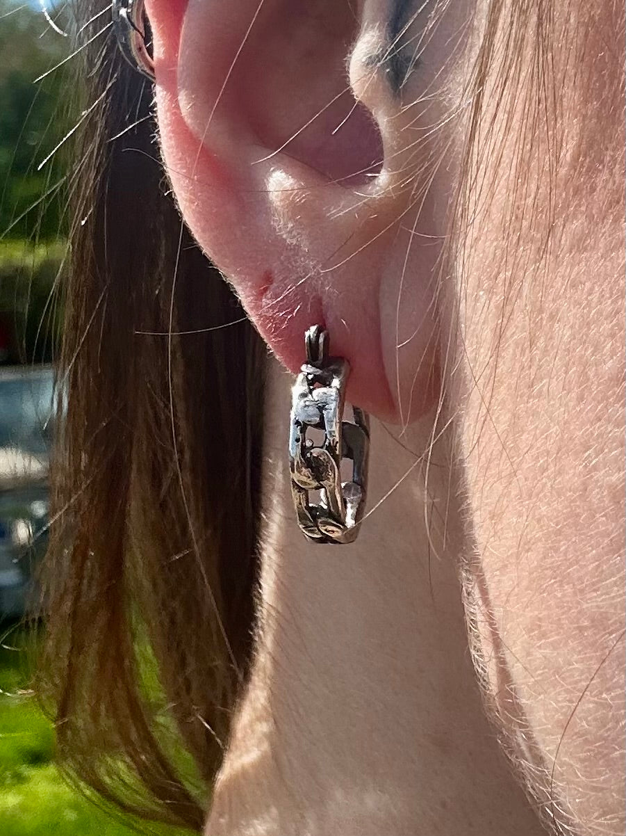Mini curb chain hoops